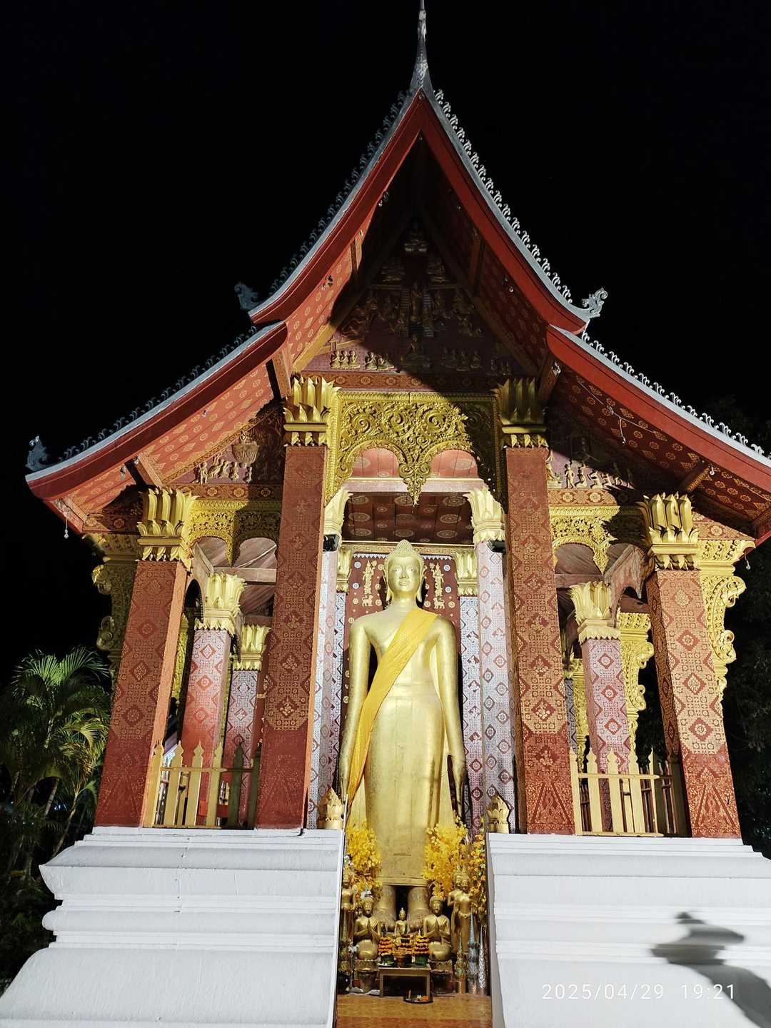 世界遺産ルアンパバーン観光 2日目 - おまけの会社員生活《ハケンの品格》