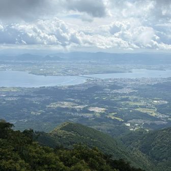 権現山の手前くらいから一気に眺望が開けます
真ん中に琵琶湖大橋も見える👀