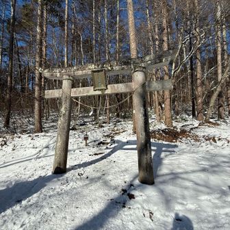 一ノ鳥居、雪は数センチくらい