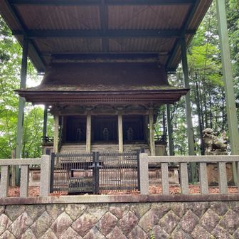 立派な祠には屋根があります
大事にされてるのがわかりますよね
