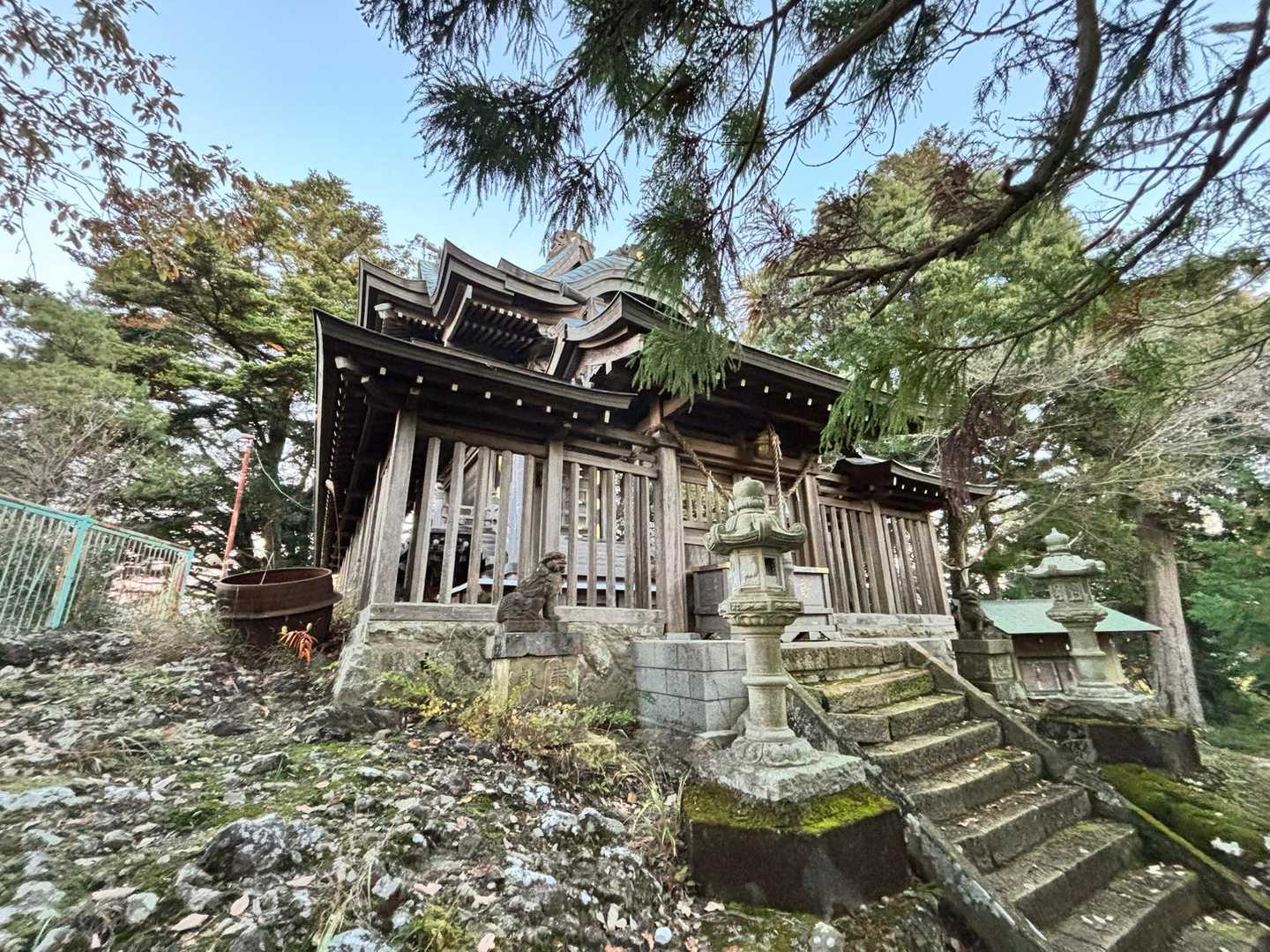 山頂の神社。