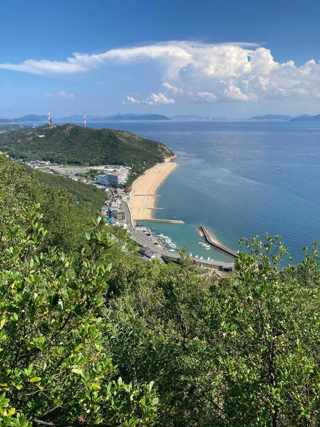 渋川海岸、駐車場が見えます。後少し。