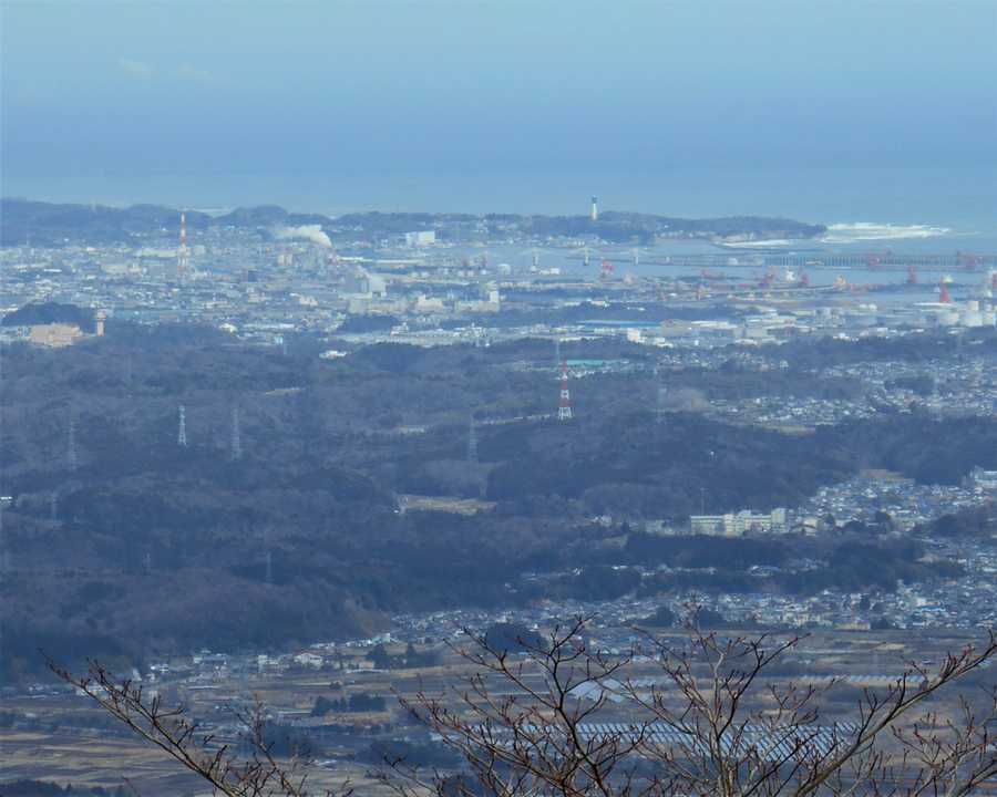 小名浜港方面

三崎公園、いわきマリンタワーが見えています。