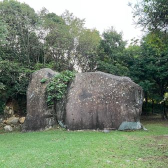 巨岩