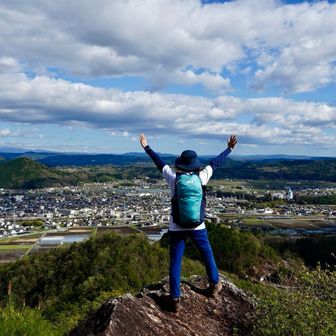 イワカガミとさよならして下山
岩に立つcherryさん
