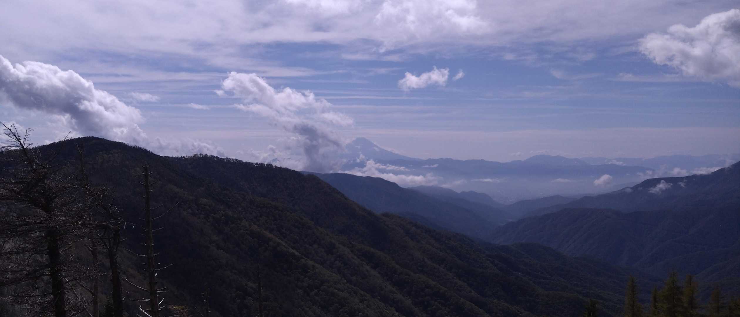 確実に雲が迫っています。