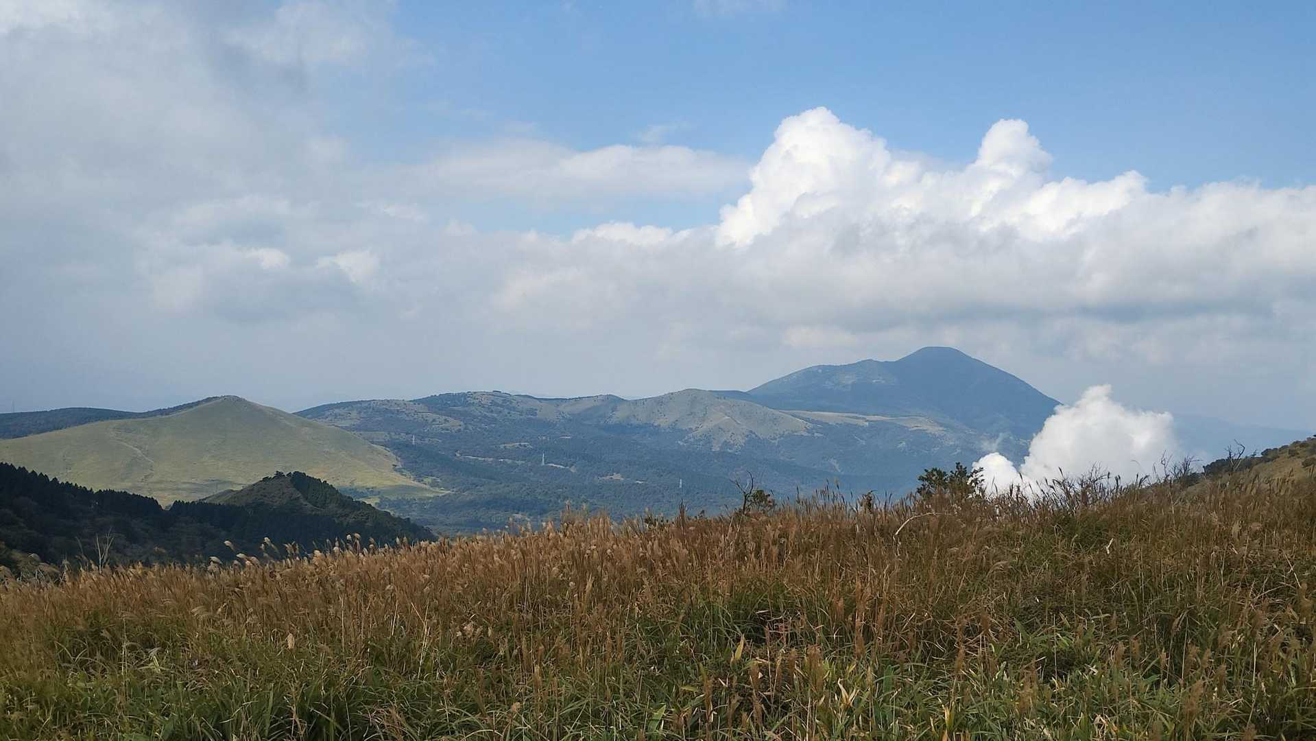一目山から涌蓋山も晴れてきた🌤️