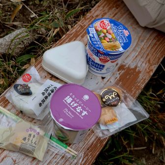 空気はひんやり。
サクッと食べて下山〜。