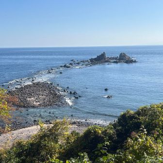 三ツ石❣️見えてきました‼︎
ここから見える三ツ石が1番良く見えるかも