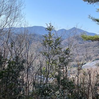 左は「堂平山」右は「笠山」
外秩父七峰もしばらくご無沙汰しています