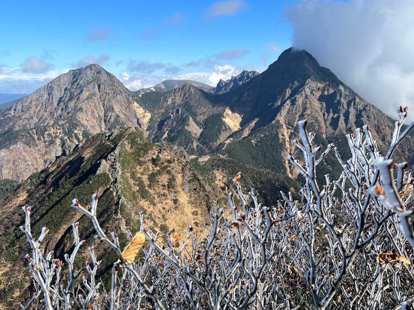 今シーズン初の霧氷も添えて❄️
持参したチェーンスパイクはお守りでした

