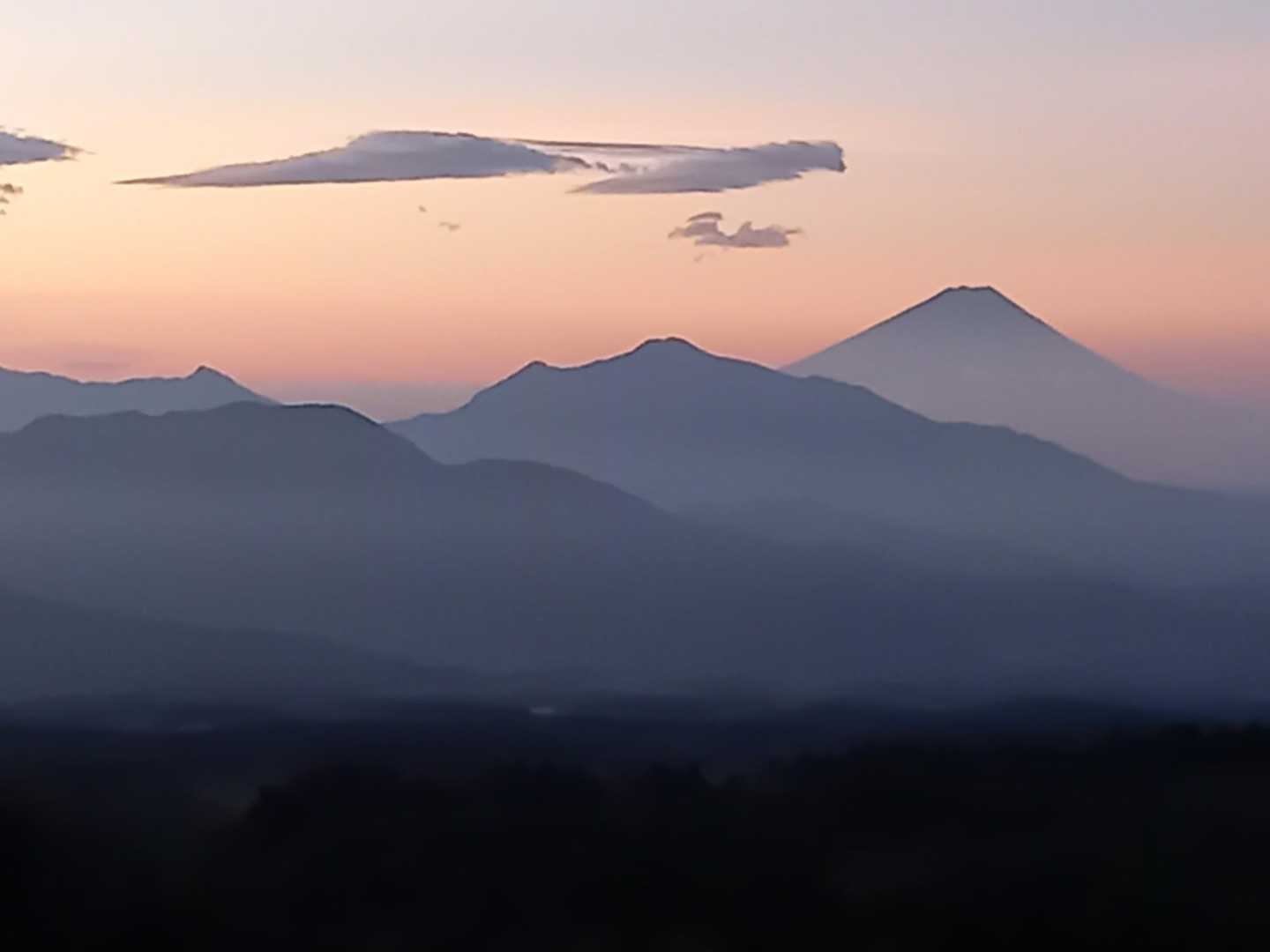 １日の始まりです。
10月になりましたが13℃と気温は高め…
富士山🗻に見送られ赤岳⛰️まで行ってきます。