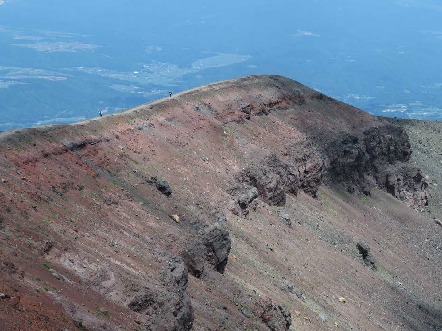 前掛山の尾根を下る