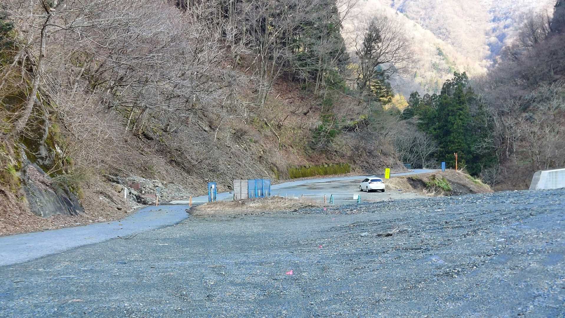 無事に生還🙌
行きに行けると思っていた渡渉も結局厳しく右往左往😖
車に戻るだけなので、強行突破して撃沈💧