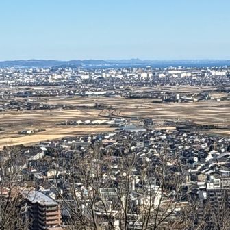吾妻山からの眺望。江ノ島が島に見えません