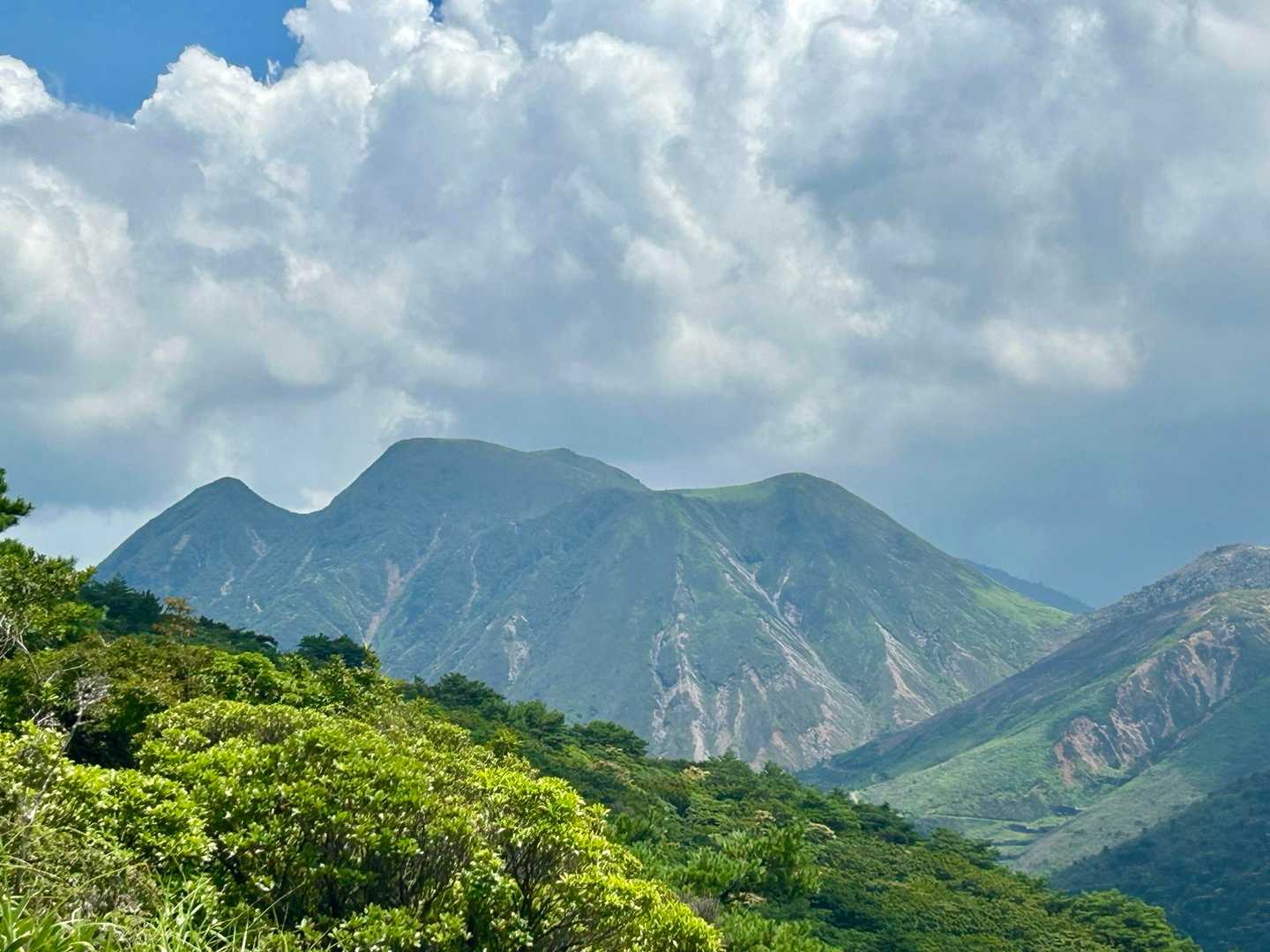うわぁ〜
この景色🙌
三俣山がどど〜ん✨