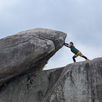 (⁠─⁠.⁠─⁠|⁠|⁠）(⁠ʘ⁠言⁠ʘ⁠╬⁠)