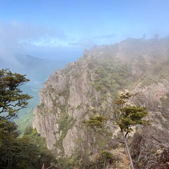後傾からみる傾山