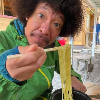 小屋に戻ってテント片してラーメンズゾー