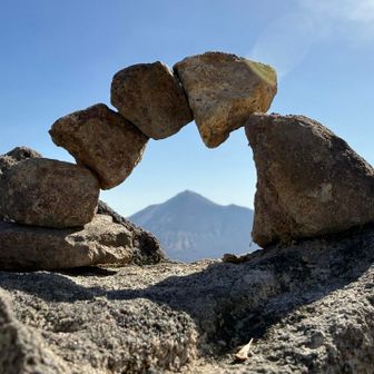 アーチの奥に高千穂