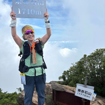 東赤石山のプレートはよく見る透かしたやつ
この山は住友グループではない？