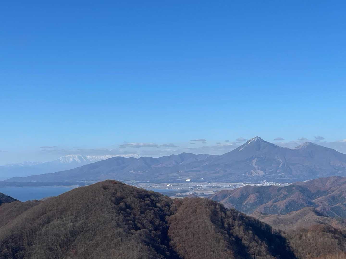 ズームで飯豊山も見えた