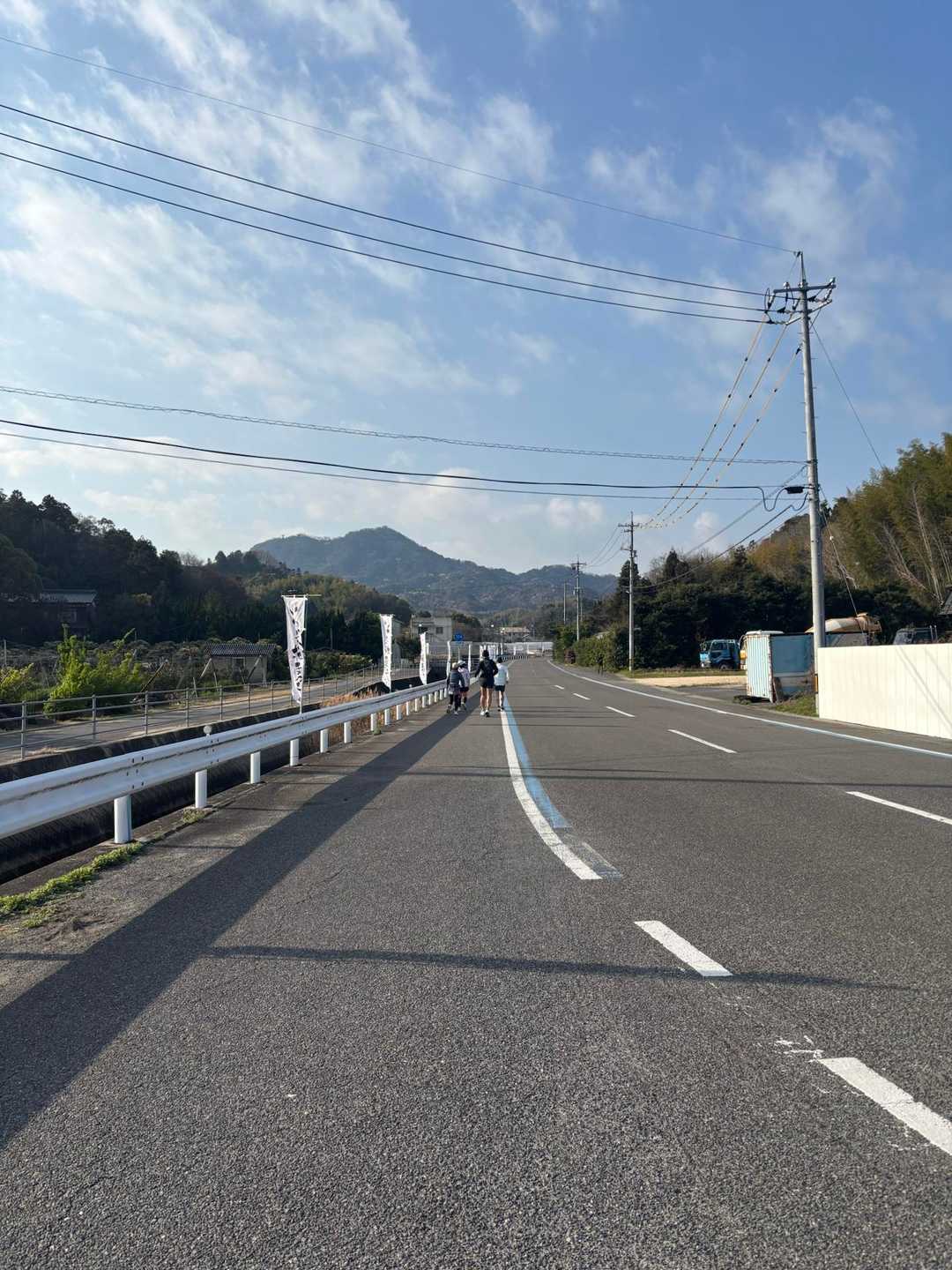 トレランの方々は早速走る🏃‍♀️🏃🏃‍♂️🏃‍♀️🏃‍♀️
目指すは正面に見える積善山⛰️