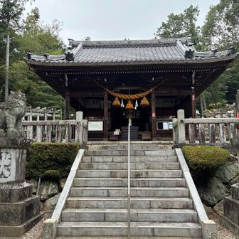 
本殿 に 参拝して から 行きます 👏 🙏
少しだけ 🤏  出雲大社 を 彷彿 と させる
立派 な しめ縄 です 👍
