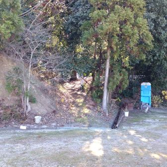 公園の奥に登り口