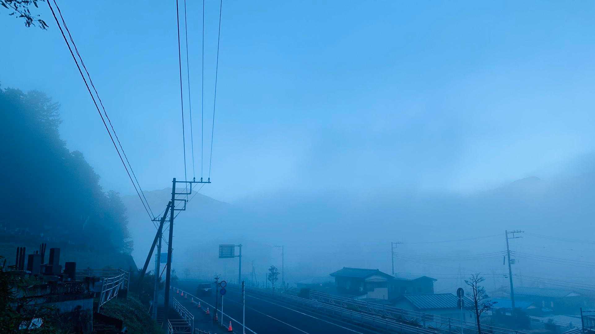晴れる事を信じて登ります。
