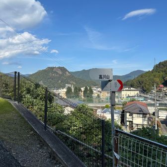 背景に岩殿山。お疲れ山