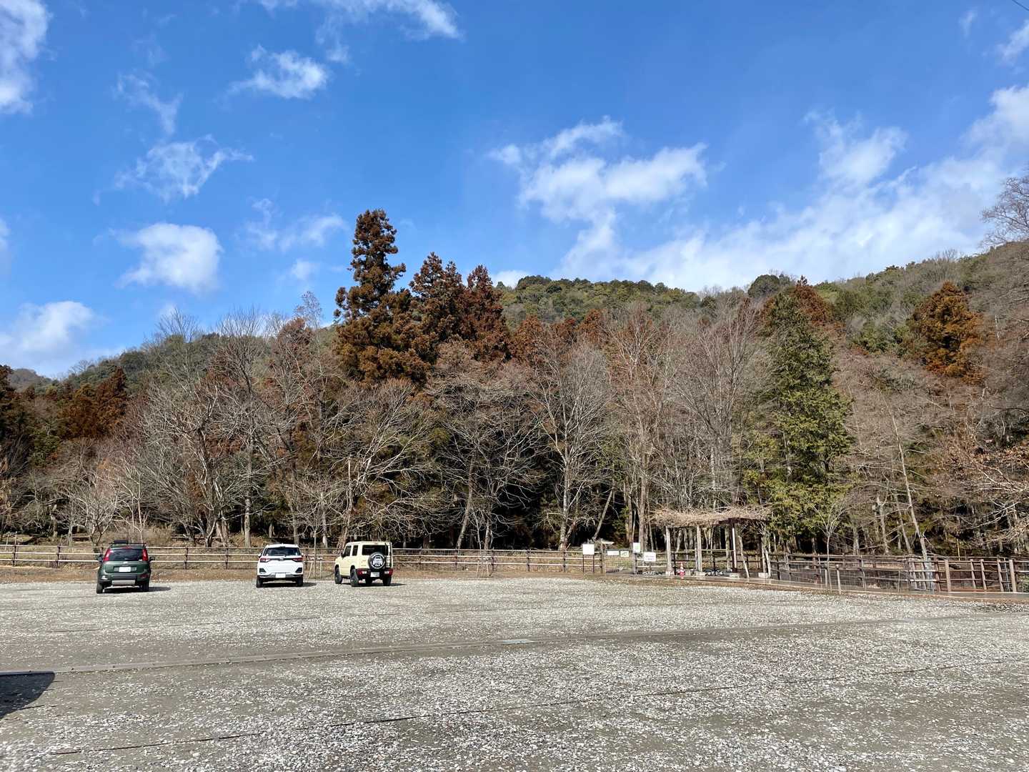 大野町運動公園の駐車場。
広ーいです。