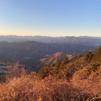 山々に当たる朝日が綺麗