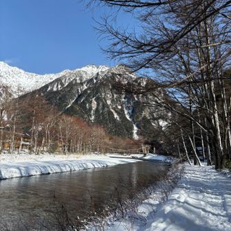梓川沿いを歩いてもうすぐ河童橋