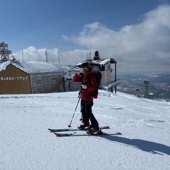 ちょうど第一便のお客さんが下りてきた