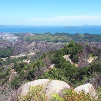 遠くにおんびき岩が見えました。