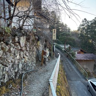 ここから登山開始