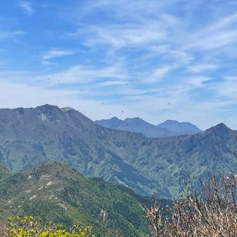 石鎚山が見えるとか…
どれやったかな〜😙