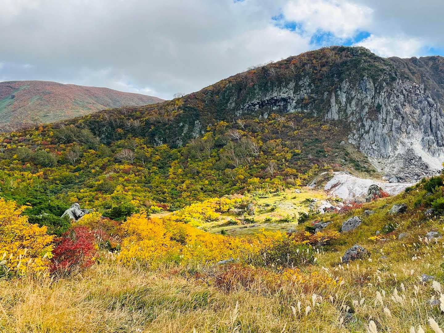 須川温泉登山口発着｜秘湯起点の名残ヶ原散策周回コースの写真