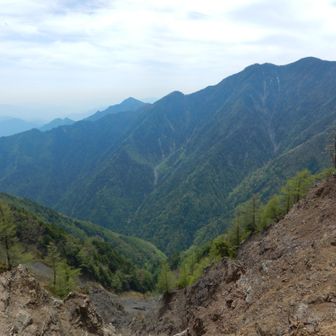 円錐形の山は風イラズでしょうか。