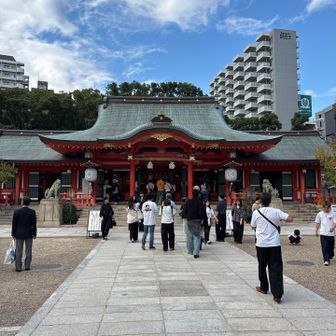 毎年仕事始めに参拝に来る意外に寄った事が無かった生田神社。
ちょうど七五三の季節でした。