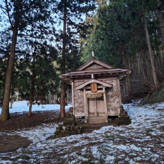 雪も後少しの鳥坂神社