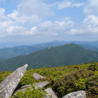 愛染山と遠野、釜石の山々。