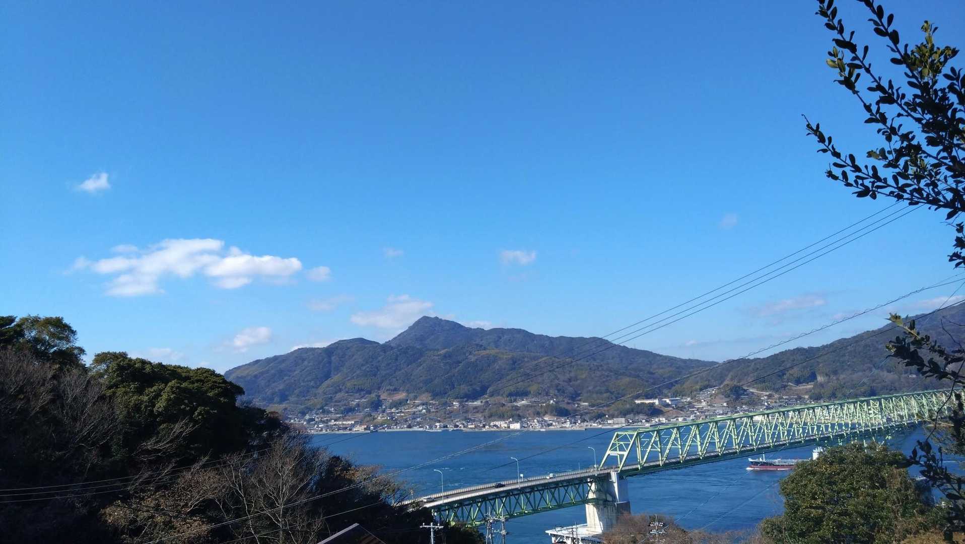 橋下に船が行き交います🚢