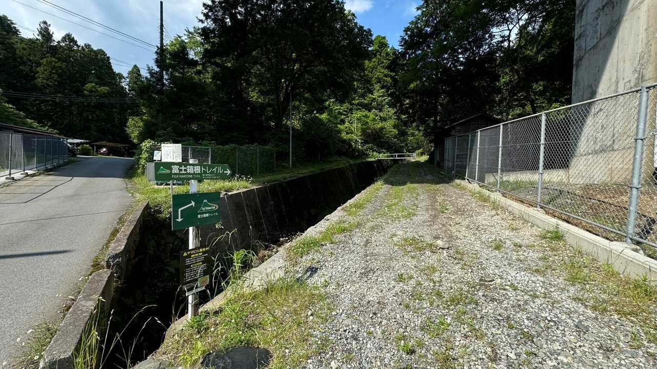 登山道入り口