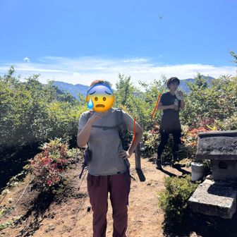 駒ヶ岳に到着すると、富山からきた方たちが「デポした車のカギを忘れた」と言っているのを聞いて、固まっている人がいた。
、、、😓
