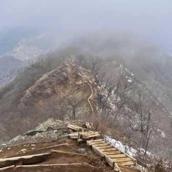 突風で見えそで見えない