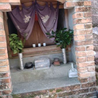 山頂.大岩手前に
役行者が祀られています🙏