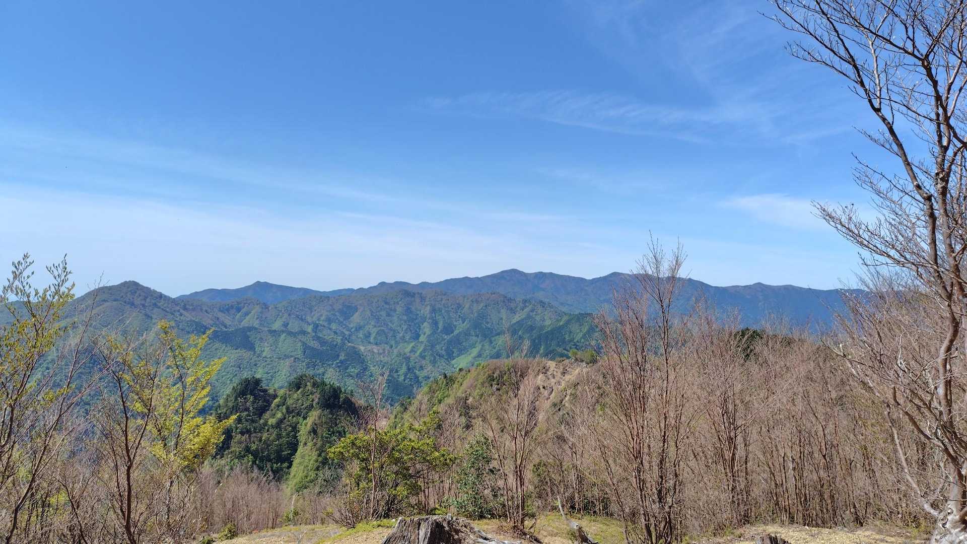 南は日出ヶ岳などの大台山系