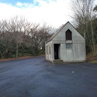 嵩山山頂すぐにトイレ🚻駐車場